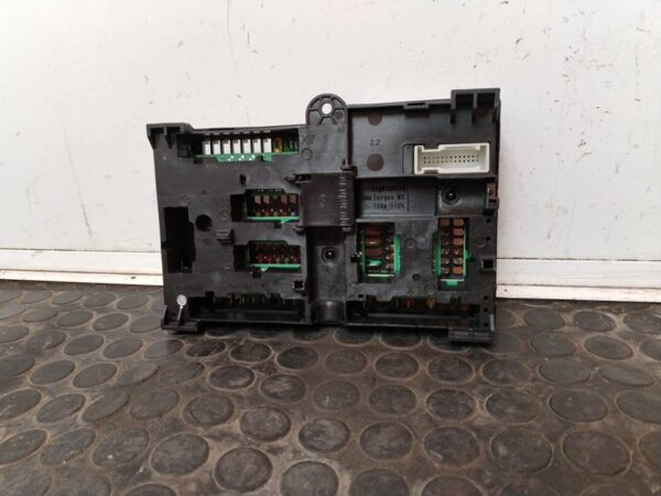 CAJA RELES / FUSIBLES 110845