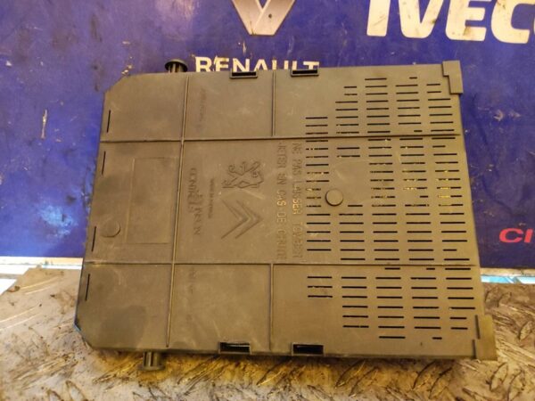 CAJA RELES / FUSIBLES 100709