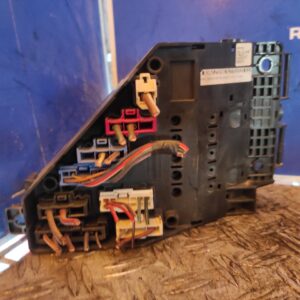 CAJA RELES / FUSIBLES 96389