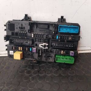 CAJA RELES / FUSIBLES 111748