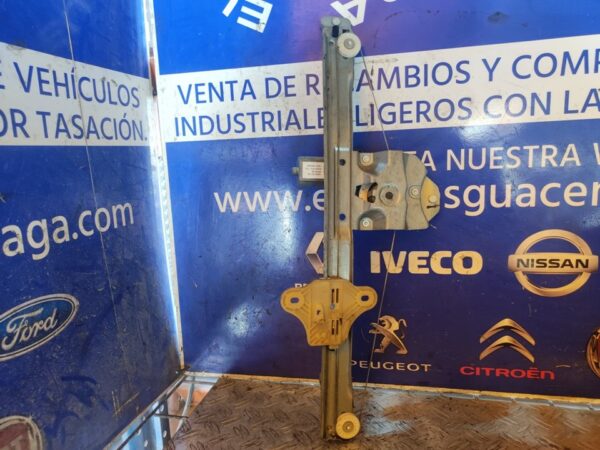 ELEVALUNAS DELANTERO DERECHO 100968