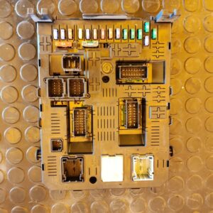 CAJA RELES / FUSIBLES 104501