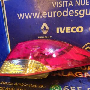 PILOTO TRASERO DERECHO 98571