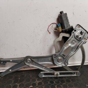 ELEVALUNAS DELANTERO DERECHO 111585