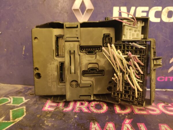 CAJA RELES / FUSIBLES 98587