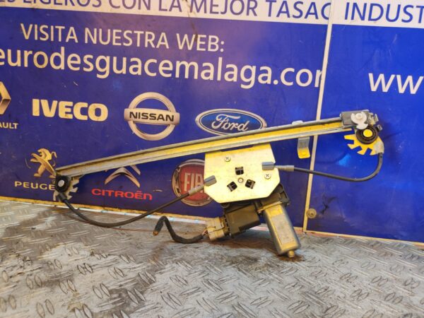 ELEVALUNAS DELANTERO DERECHO 99906