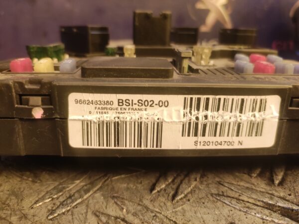 CAJA RELES / FUSIBLES 99136