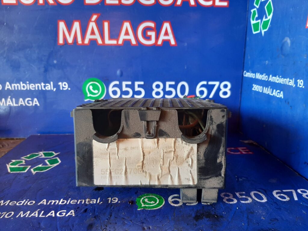 CAJA RELES / FUSIBLES 93982