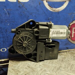 MOTOR ELEVALUNAS DELANTERO DERECHO 104137