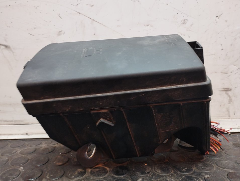 CAJA RELES / FUSIBLES 108175