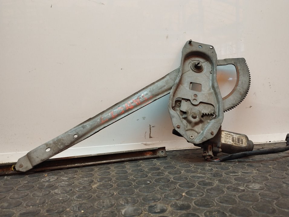 ELEVALUNAS DELANTERO DERECHO 104901