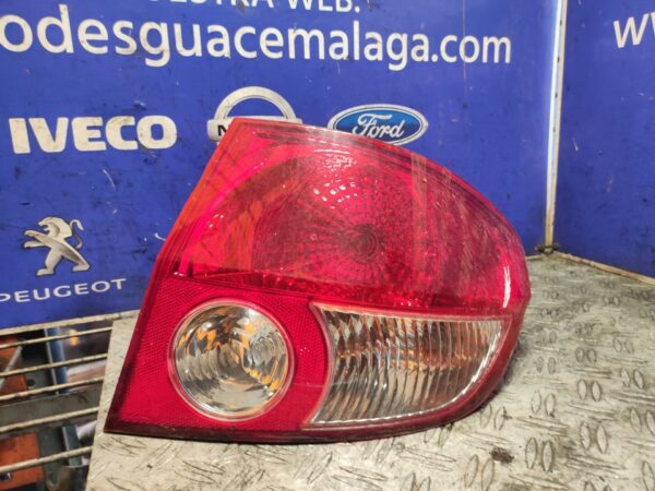 PILOTO TRASERO DERECHO 104267