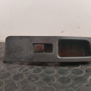 MANDO ELEVALUNAS DELANTERO DERECHO 111636