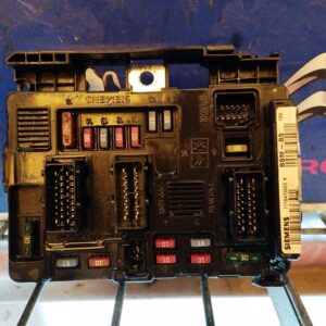 CAJA RELES / FUSIBLES 101220