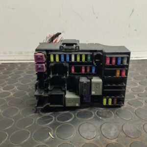 CAJA RELES / FUSIBLES 110641