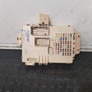 CAJA RELES / FUSIBLES 111862