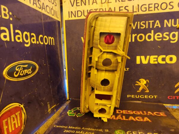 PILOTO TRASERO DERECHO 99377