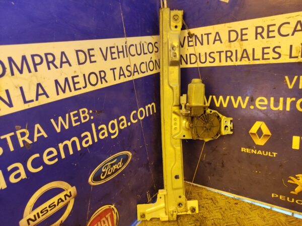ELEVALUNAS DELANTERO DERECHO 99179