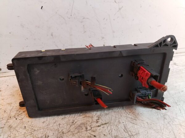 CAJA RELES / FUSIBLES 114340