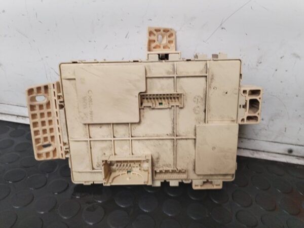CAJA RELES / FUSIBLES 111862