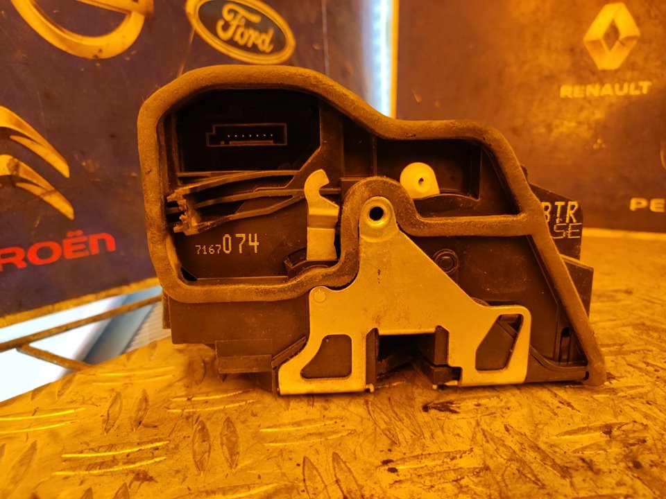 CERRADURA PUERTA DELANTERA DERECHA 100437