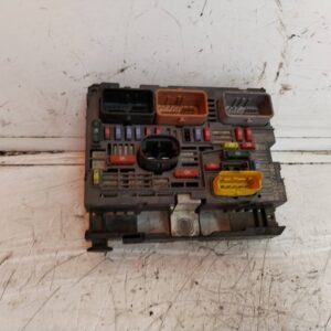 CAJA RELES / FUSIBLES 113990