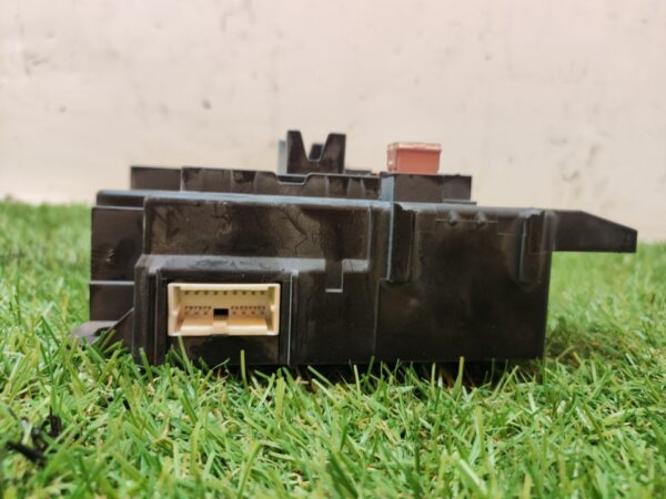 CAJA RELES / FUSIBLES 106862