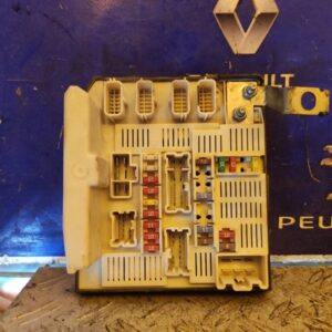 CAJA RELES / FUSIBLES 100675