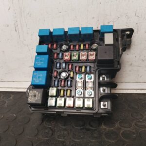 CAJA RELES / FUSIBLES 111131