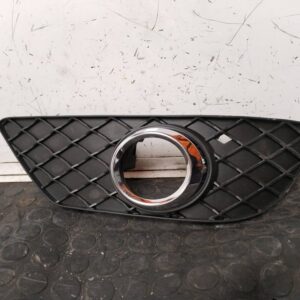 REJILLA PARAGOLPES DERECHA 113008