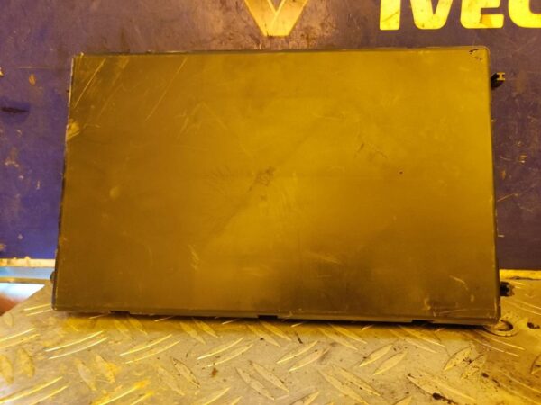 CAJA RELES / FUSIBLES 100060