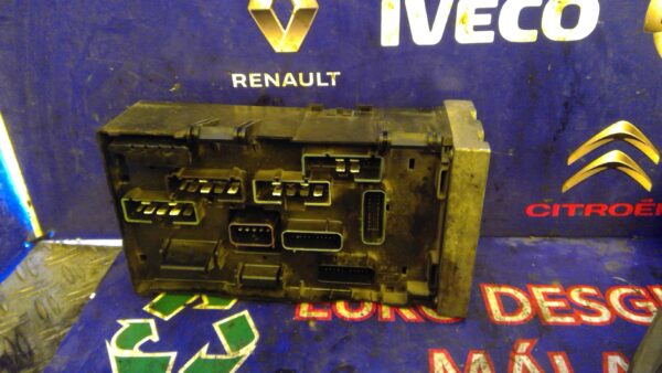 CAJA RELES / FUSIBLES 97350