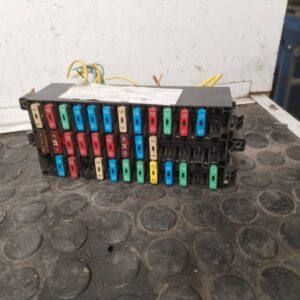 CAJA RELES / FUSIBLES 110835