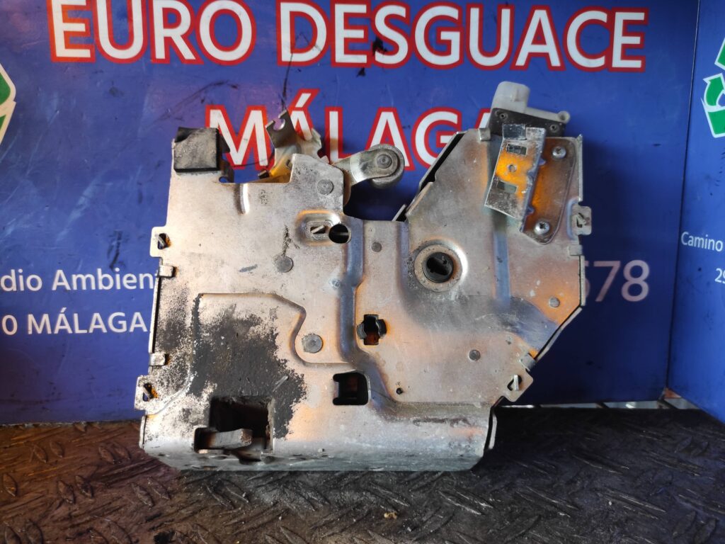 CERRADURA PUERTA TRASERA IZQUIERDA 94608