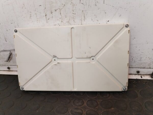 CAJA RELES / FUSIBLES 111106
