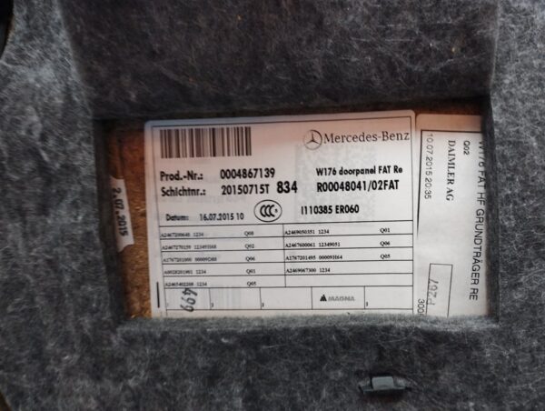 GUARNECIDO PUERTA DELANTERA DERECHA 109736