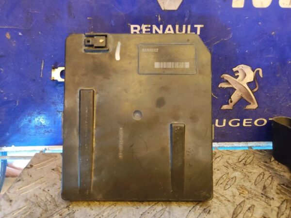CAJA RELES / FUSIBLES 100675