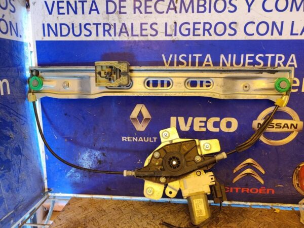ELEVALUNAS DELANTERO DERECHO 100685