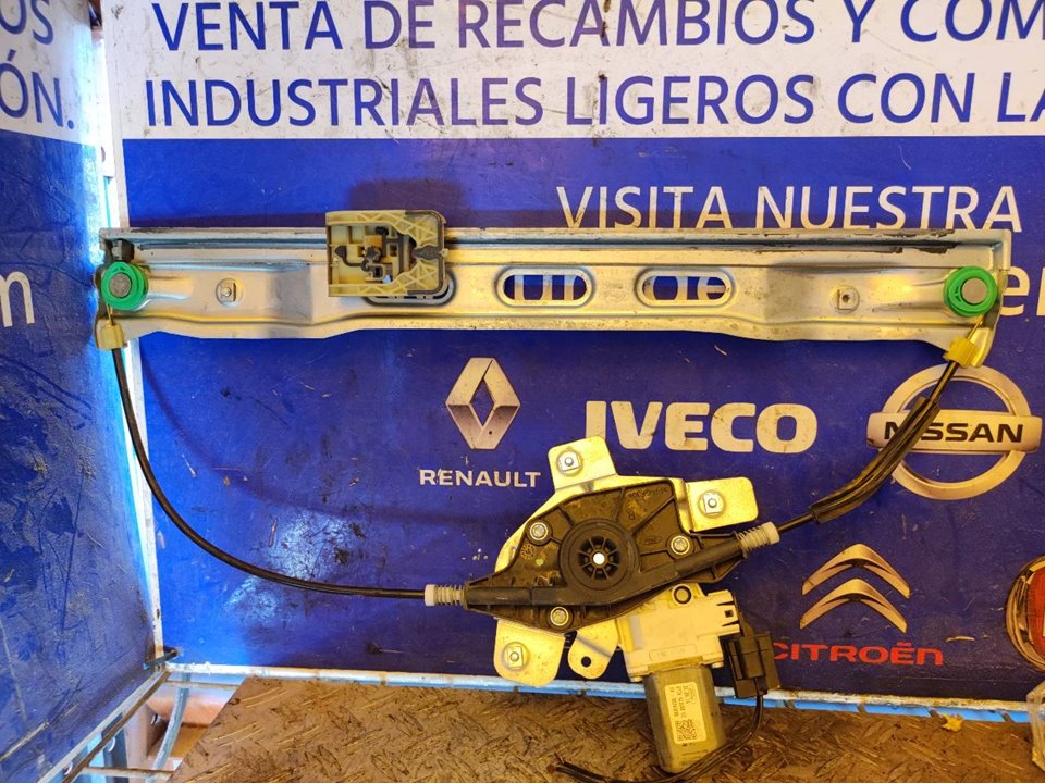 ELEVALUNAS DELANTERO DERECHO 100685