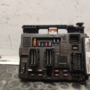 CAJA RELES / FUSIBLES 108802