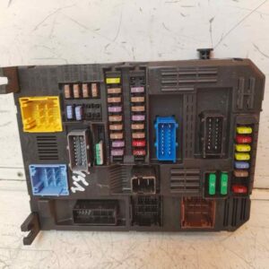 CAJA RELES / FUSIBLES 116005