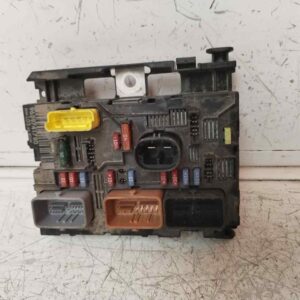 CAJA RELES / FUSIBLES 116628