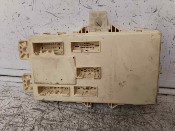 CAJA RELES / FUSIBLES 117578