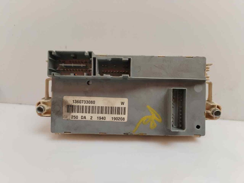 CAJA RELES / FUSIBLES 118312