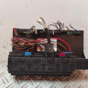 CAJA RELES / FUSIBLES 119160