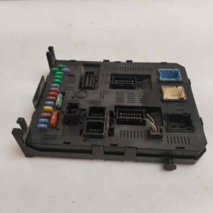 CAJA RELES / FUSIBLES 119817