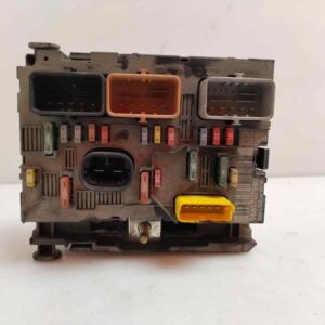 CAJA RELES / FUSIBLES 119798