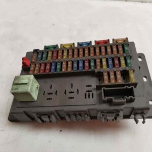 CAJA RELES / FUSIBLES 120314