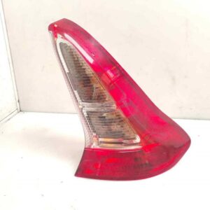 PILOTO TRASERO DERECHO 121898