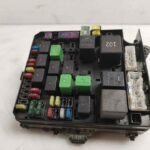 CAJA RELES / FUSIBLES 121930